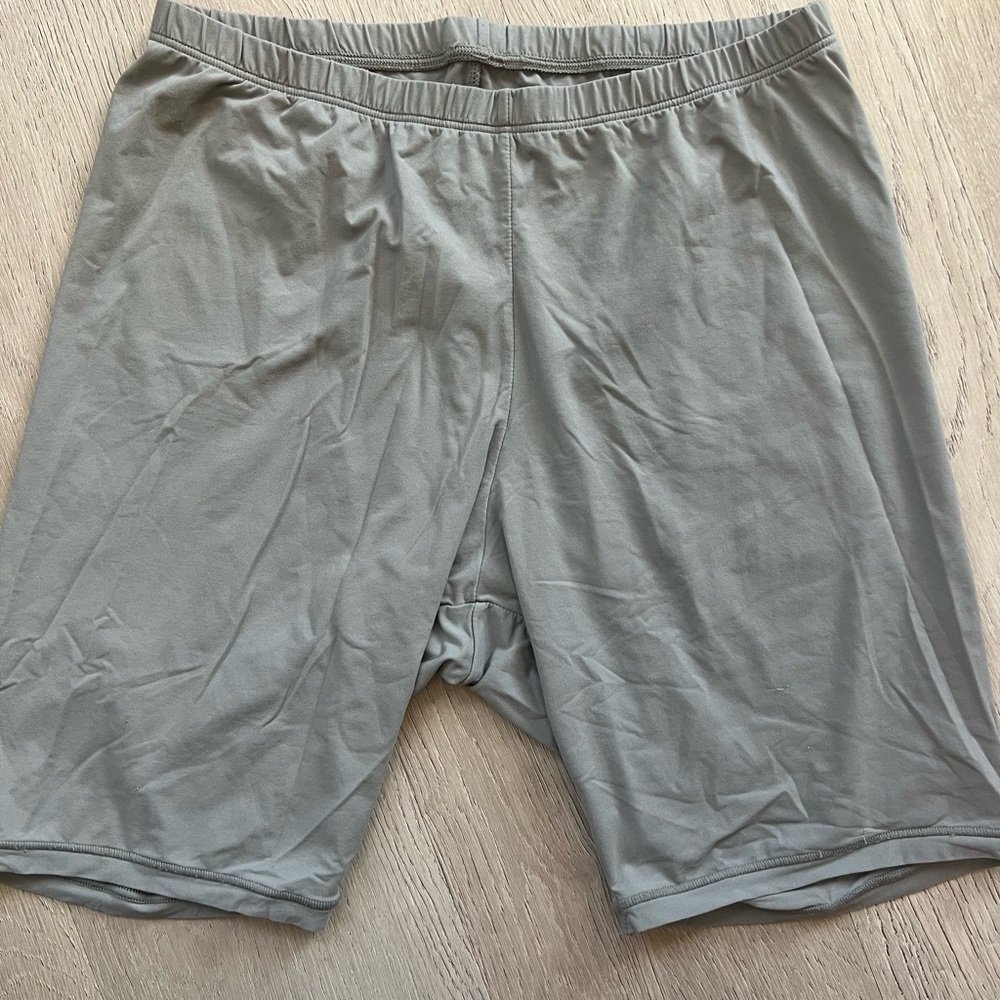 SKIMS Fits Everybody Bik Shorts Grey